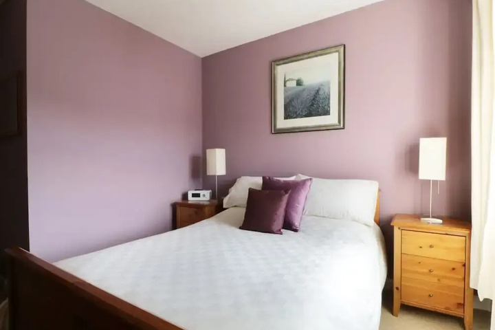 Room 4 of 8