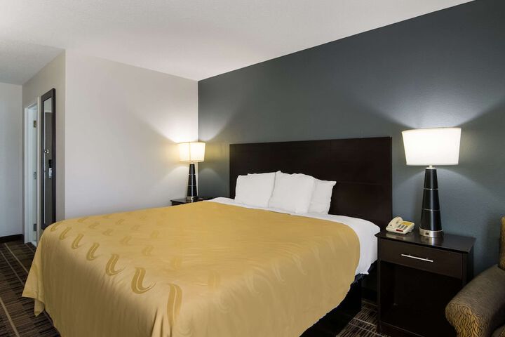 1 King Bed (8 of 10)