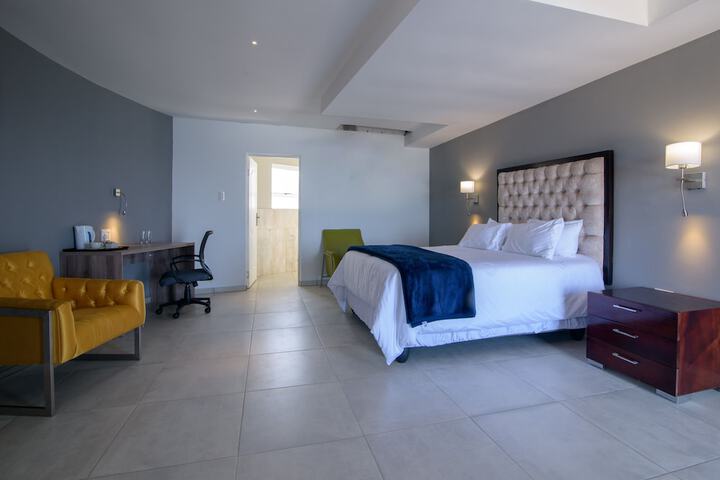 Room 3 of 6