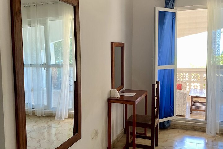 Room 3 of 92