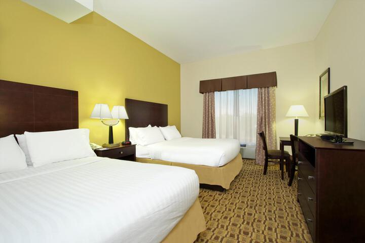 Standard Room, King or Two Doubles (5 of 7)