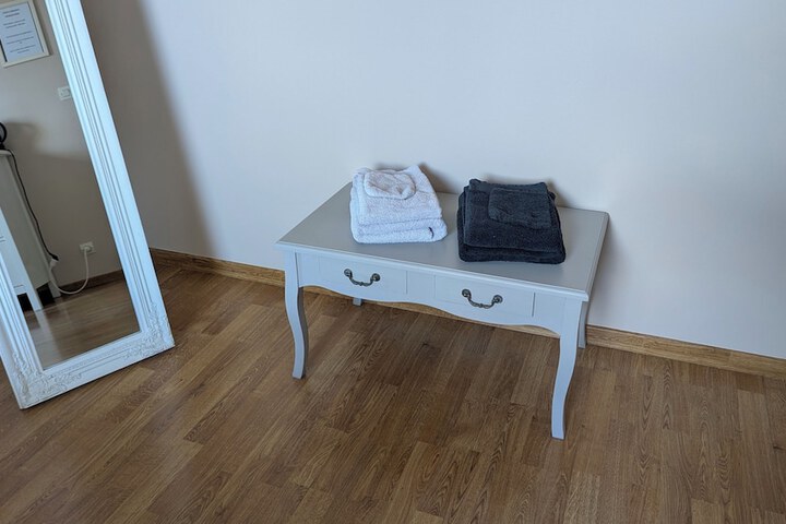 Room 5 of 12
