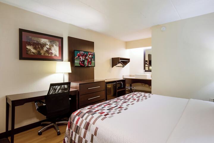 Standard King Bed Accessible (15 of 22)