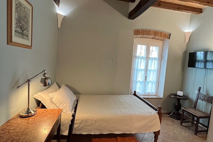 Room 10 of 26