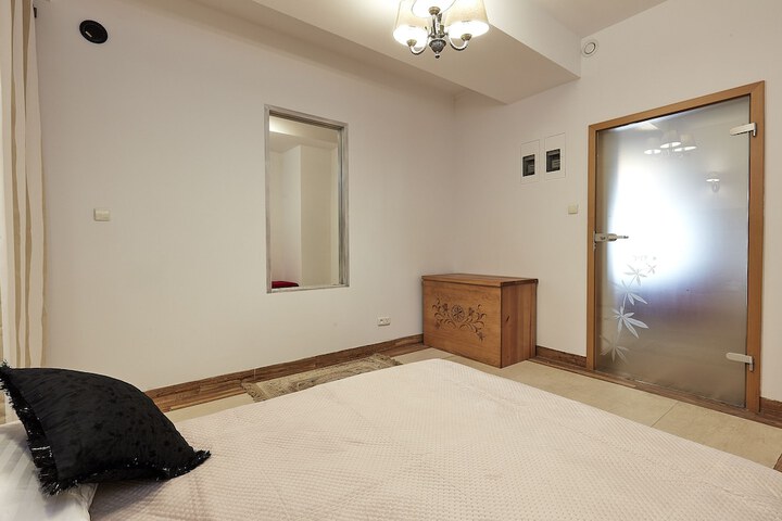 Room 18 of 36