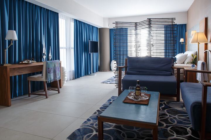 Room 20 of 100