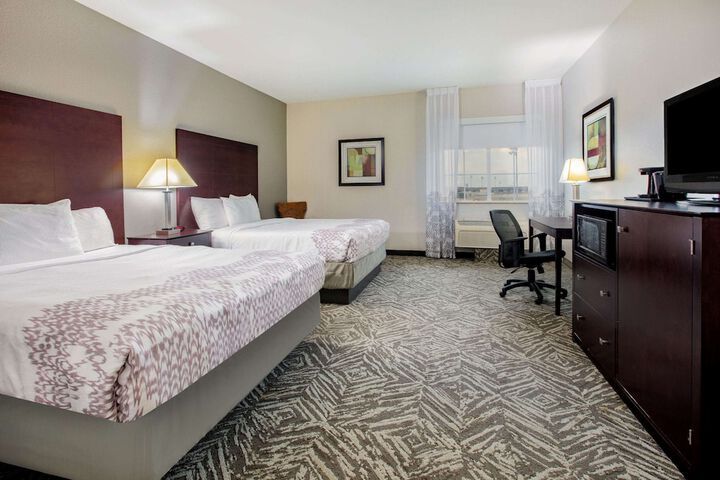 2 Queen Beds (1 of 8)