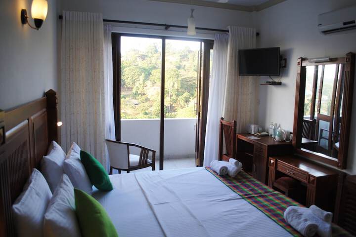 Room 3 of 65
