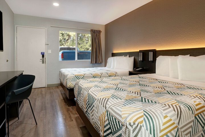 1 Queen Bed Refrigerator (8 of 13)