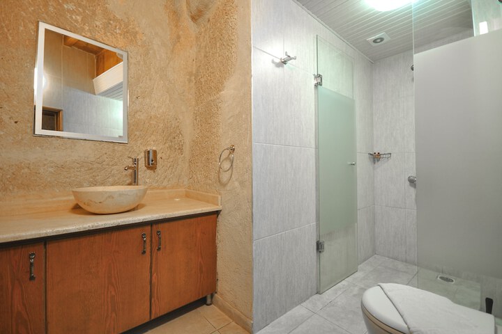 Room 43 of 65