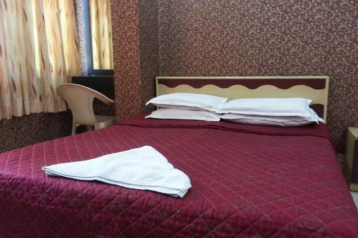 Room 12 of 28