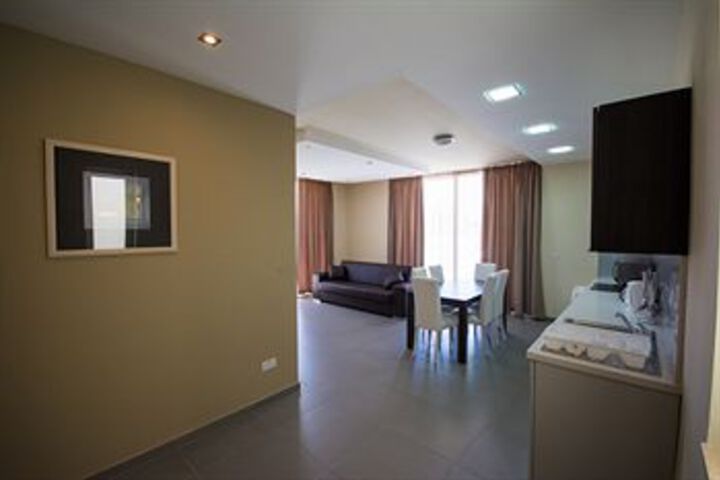 Room 25 of 35