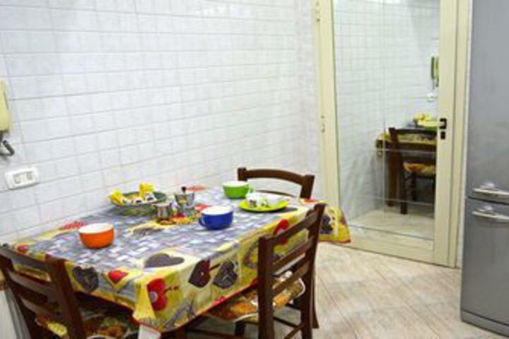 Room 5 of 9
