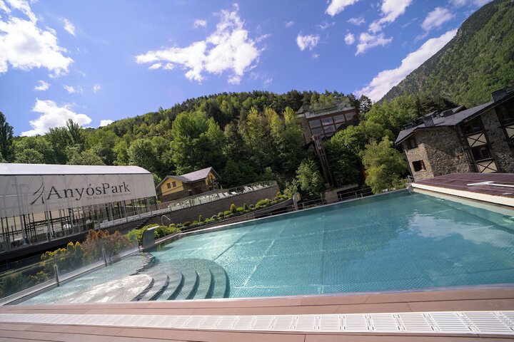 Pools & Facilities