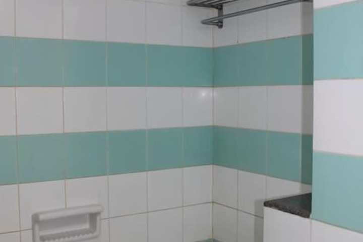 Deep soaking bathtub