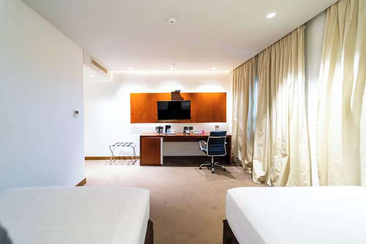 Room 27 of 114
