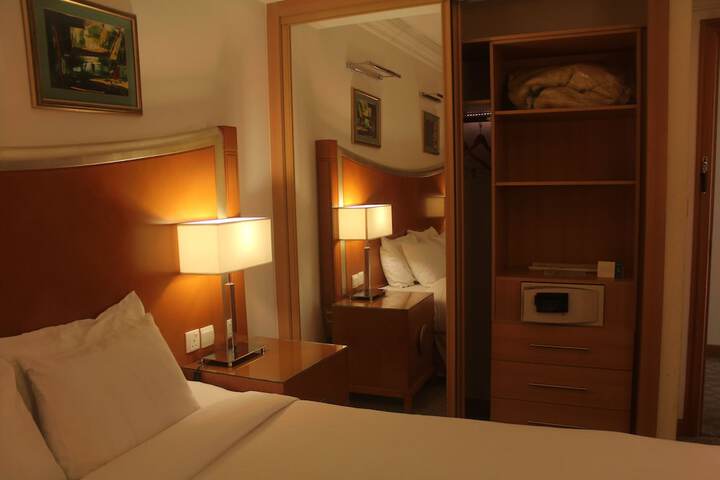Room 26 of 77