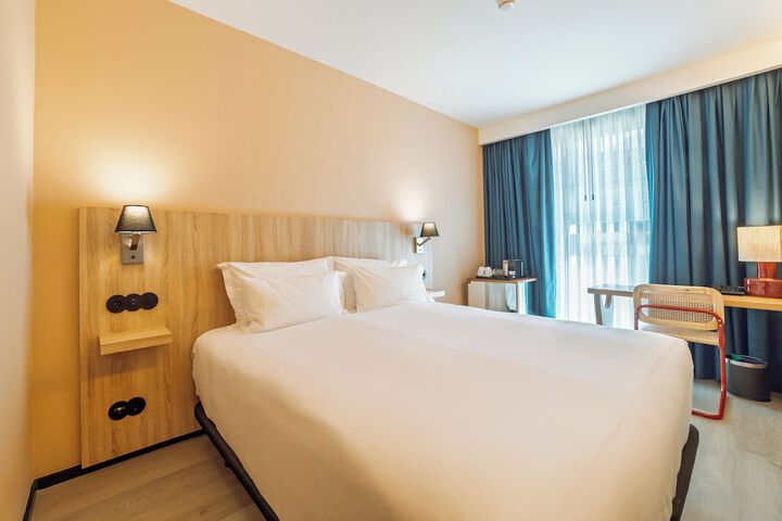 Room 10 of 46