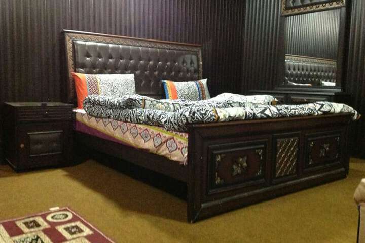 Room 8 of 12
