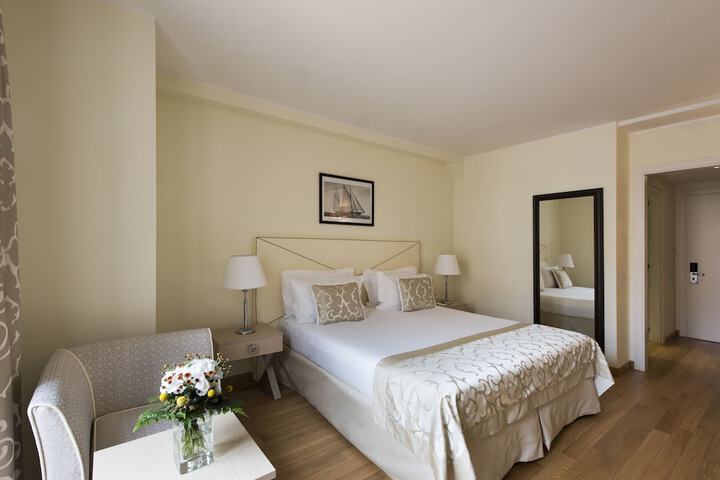 Room 4 of 95