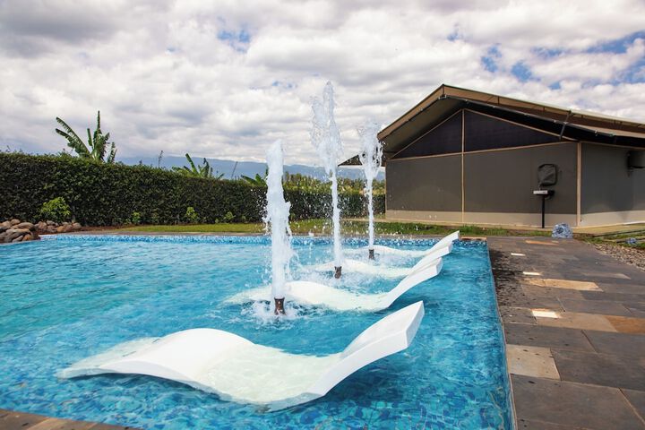 Pool 21 of 38