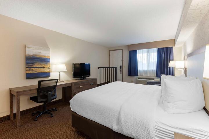 1 King Bed Larger Room Work Desk Microwave and Refrigerator WiFi Continental Breakfast (7 of 14)