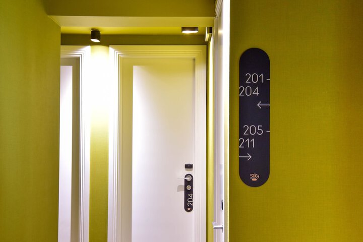 Ballroom/Hall 34 of 47