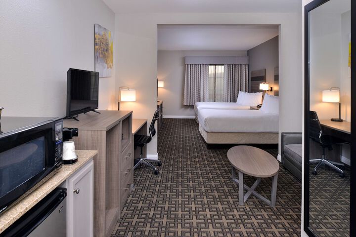 1 Queen Bed Second Floor Sofa Bed Sitting Area Work Desk WiFi Full Breakfast (13 of 19)