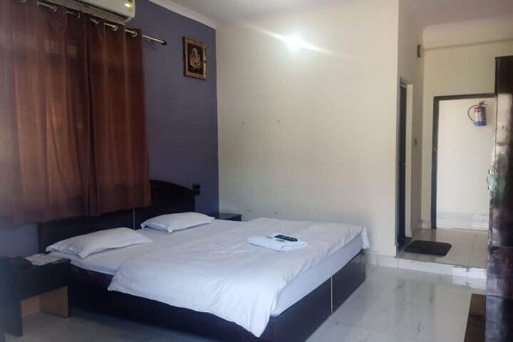Room 15 of 38