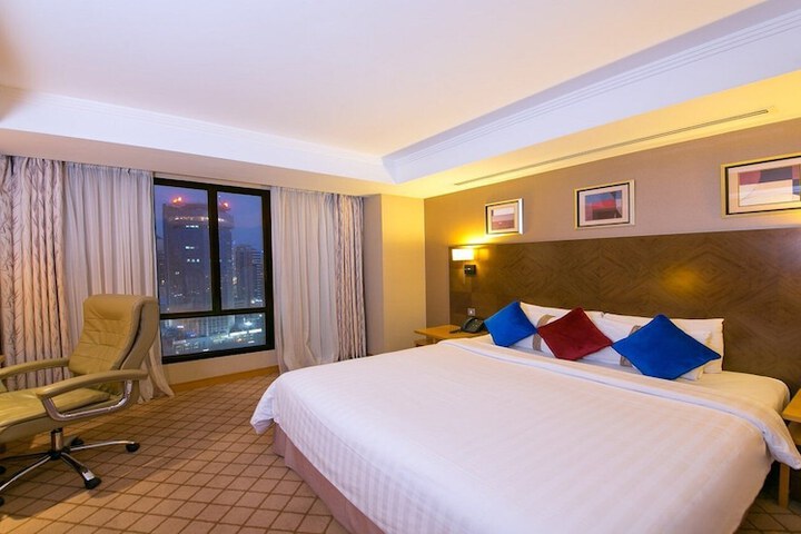 Room 26 of 102