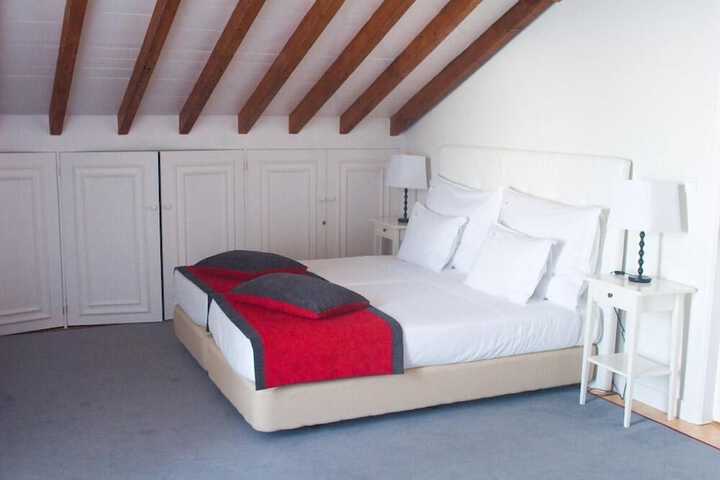 Room 10 of 36
