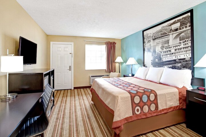 1 King Bed Accessible (5 of 13)