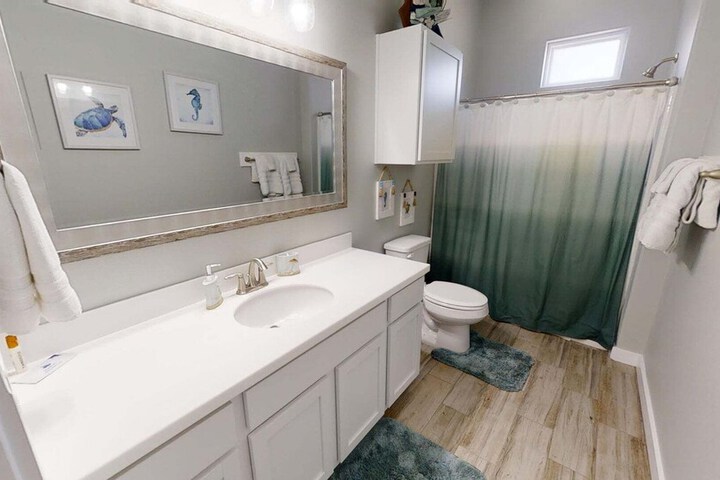 Room 10 of 18
