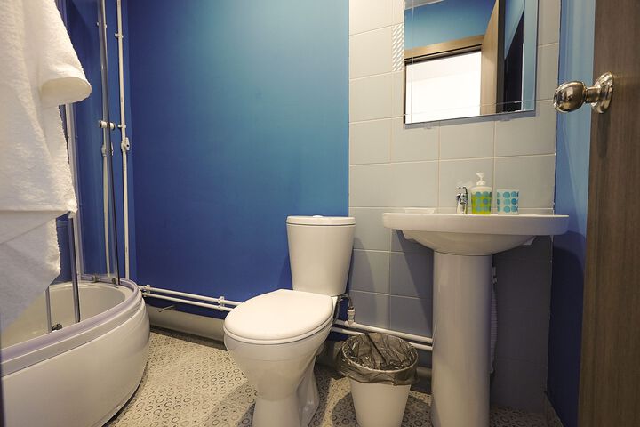 Room 4 of 28