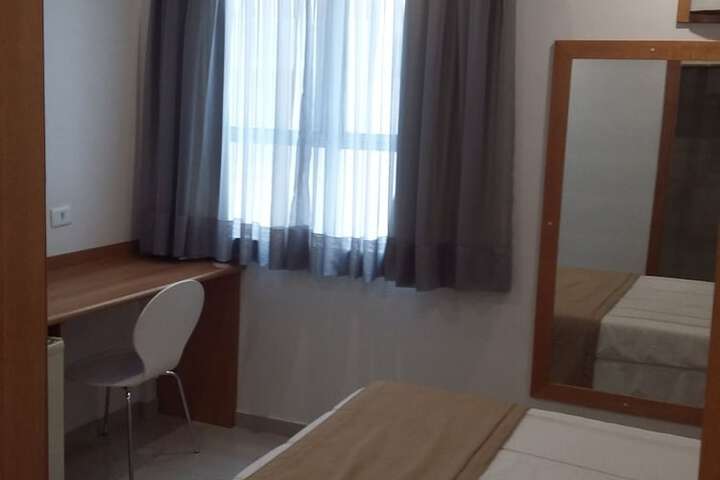 Room 12 of 72