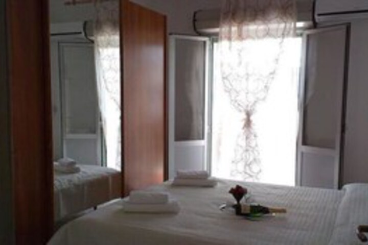 Room 15 of 16