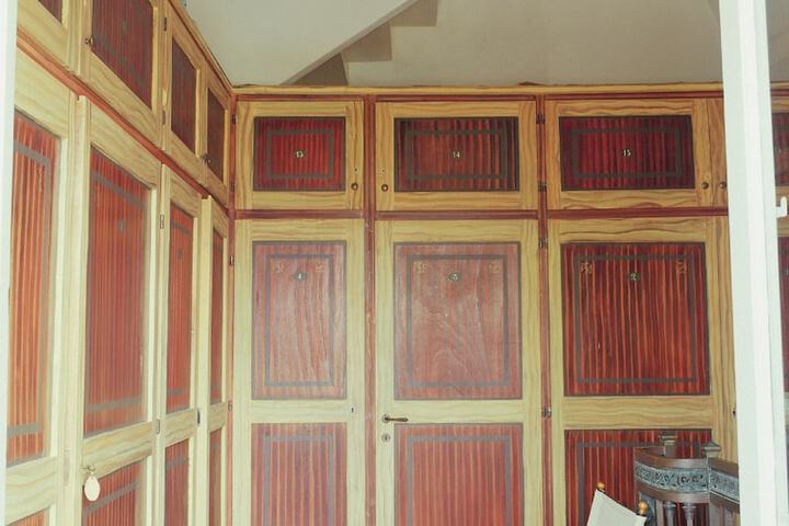 Room 9 of 33