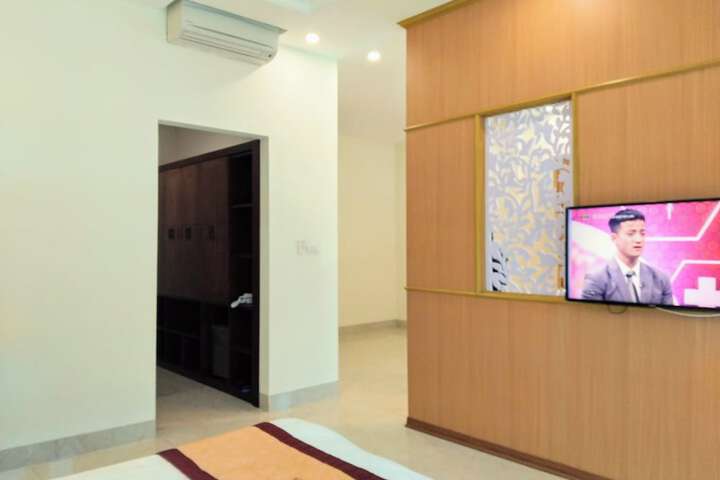 Room 8 of 50