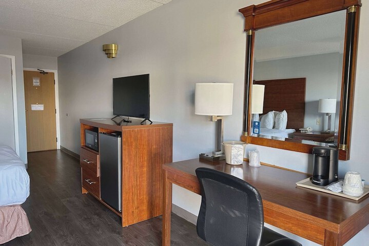 Room 8 of 35