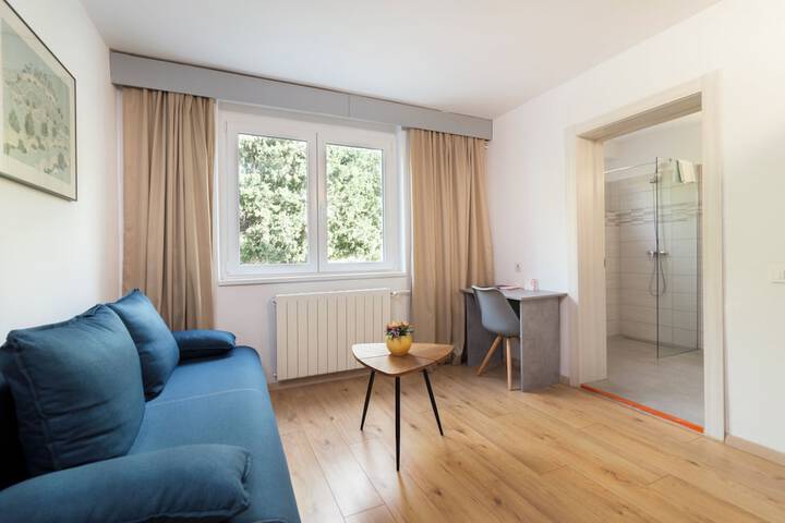 Room 7 of 25