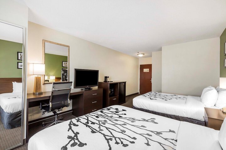 2 Queen Beds (5 of 8)