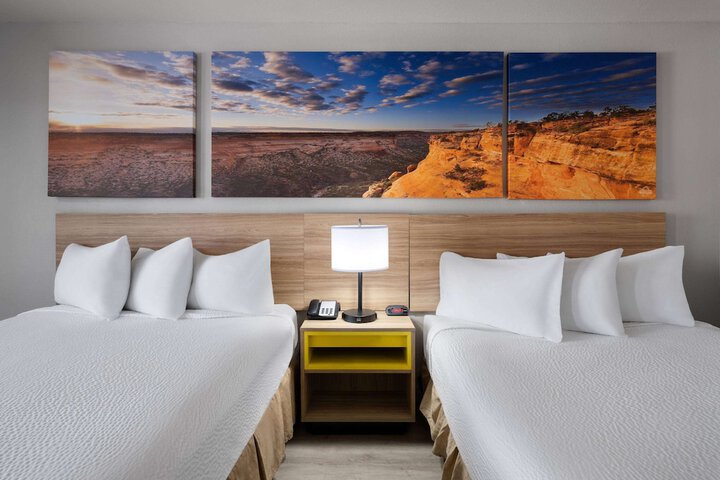 Room 4 of 28