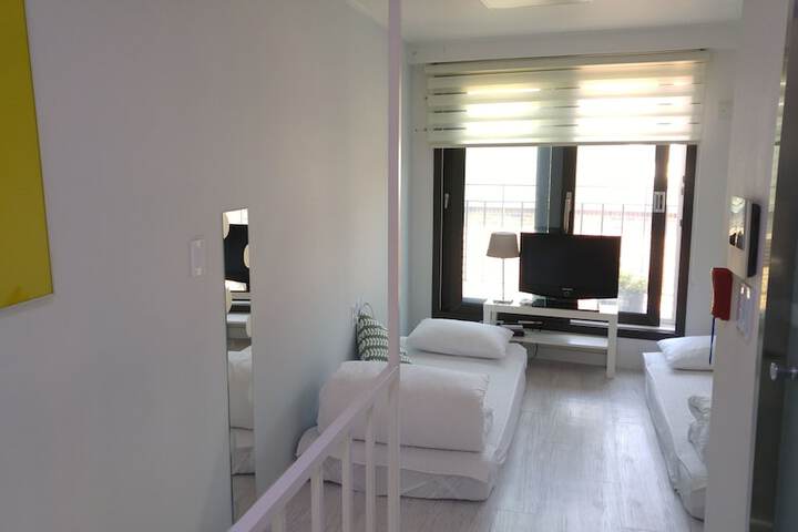 Room 12 of 177