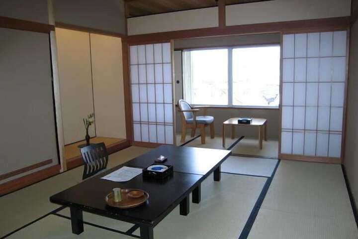 Room 9 of 14