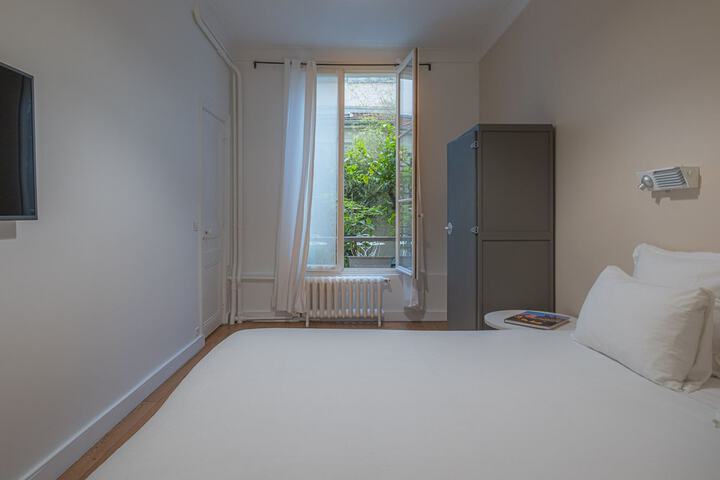 Room 53 of 80