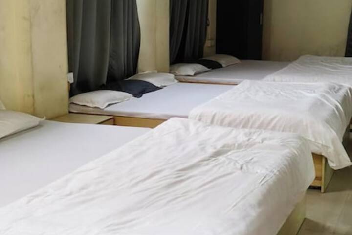 Room 2 of 27