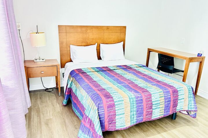 Room 6 of 12