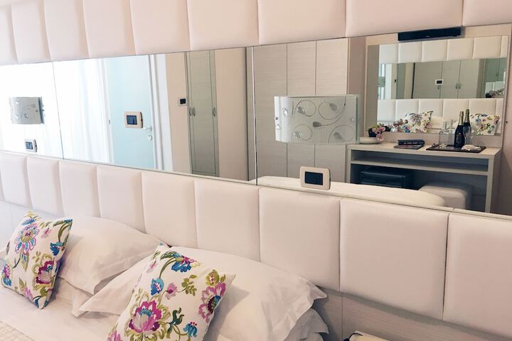 Room 10 of 62