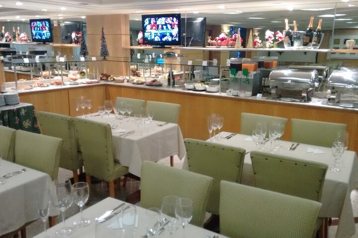 Dining 52 of 77