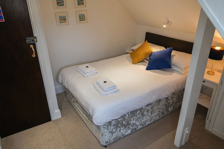 Room 27 of 66